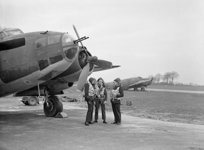 Lockheed Venturas and aircrew of No 464 Squadron, RAAF, at Feltwell, December 1942.