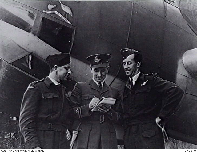 Lockheed Ventura "F" of 464 Sqn, RAAF and crew
Possibly AJ174 SB-F 
AWM UK0310