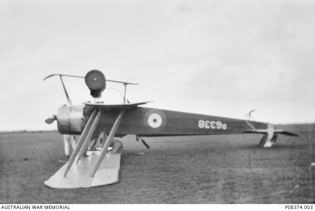 Avro 504 D6338 
AWM P08374_003