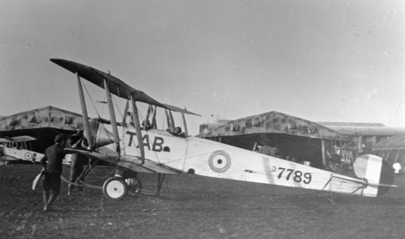 Avro 504J D7789 'TAB". 
8 (Training) Squadron, AFC, 
Leighterton, c.1918. 
Captain 'Tabby' Pflaum
via Mike Mirkovic.