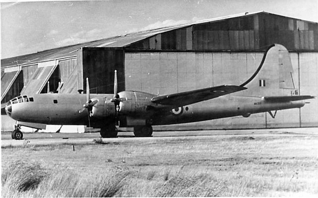 Boeing Washington B.Mk.1 WW353. C.M.U., Tocumwal,
                  C.1957 via Mike Mirkovic.