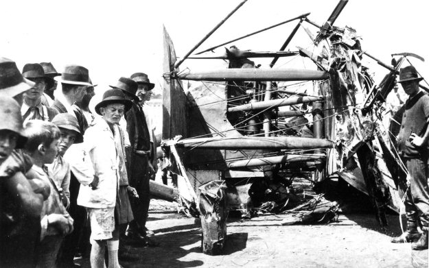 R.A.F. F.E.2b G-AUCX ex CFS14
07/02/1922 Crashed at Boulder, WA.
Via Eddie Coates Collection