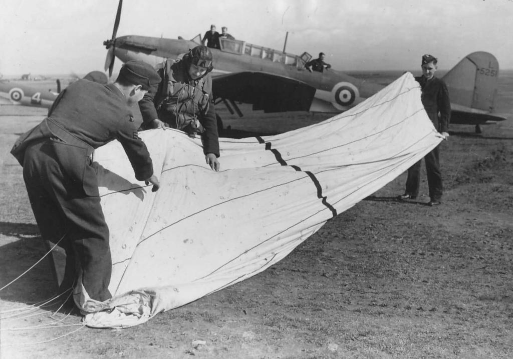 Fairey Battle L5251 1 BGS
Checking the results on the target drogue