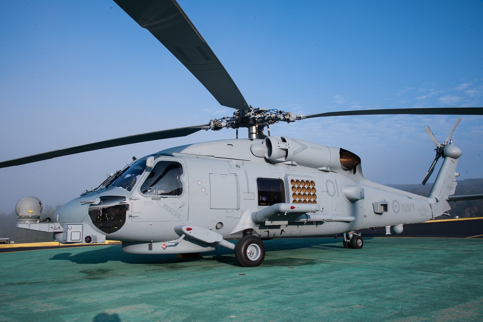 Seahawk lands on HMAS Perth